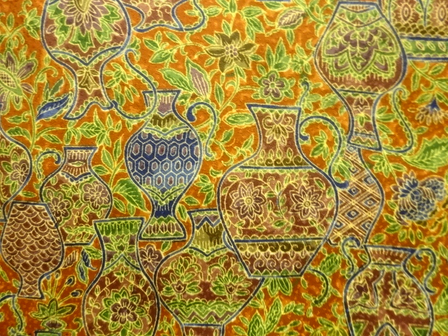  壷に花更紗模様小紋着物